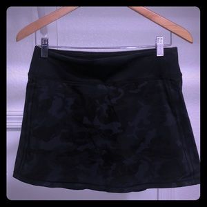 Lululemon Pace Skirt size 6
